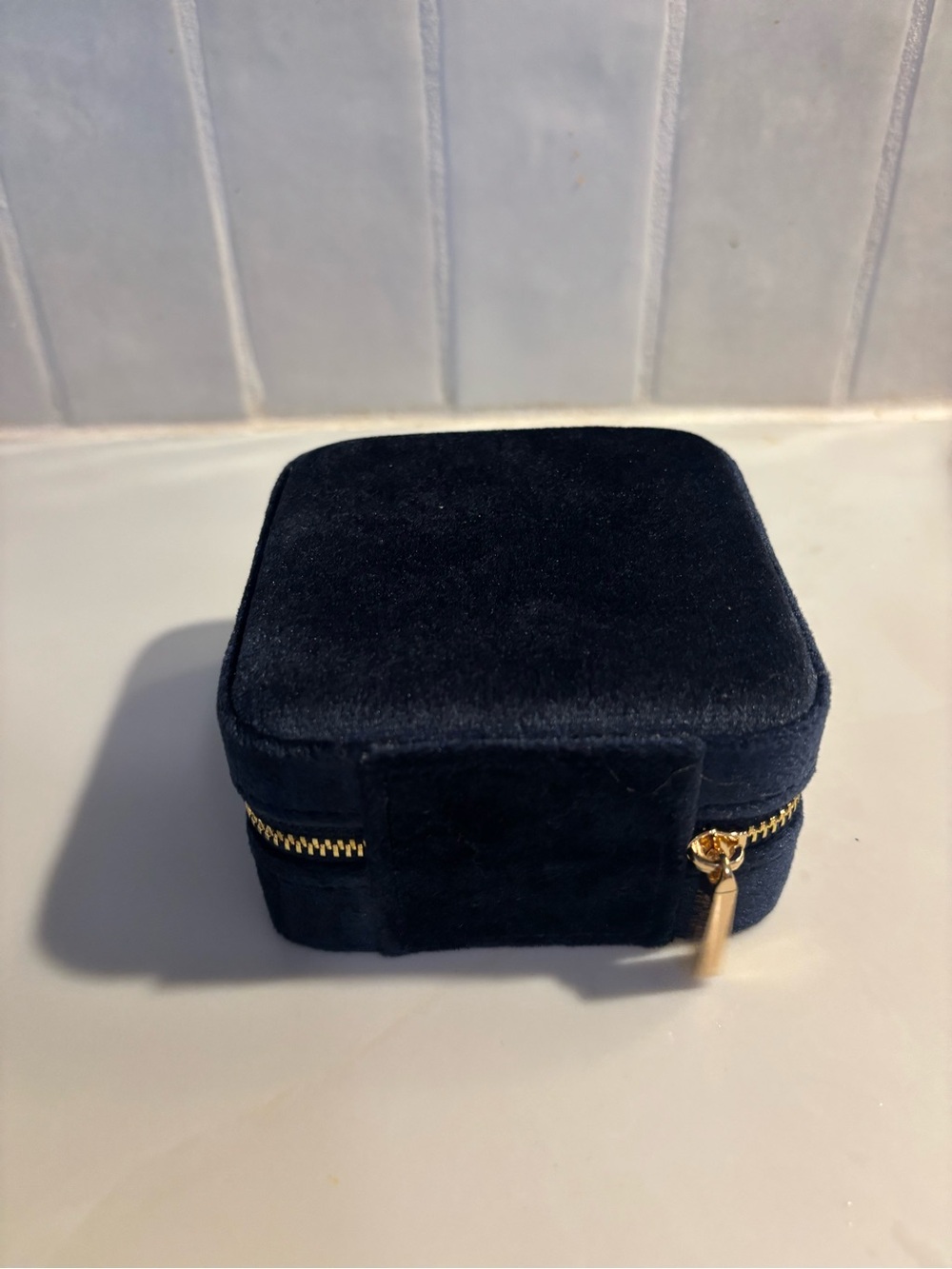 Benevolence LA Plush Velvet Jewerly Box - Travel Case Organizer with Mirror - Picture 8 of 11